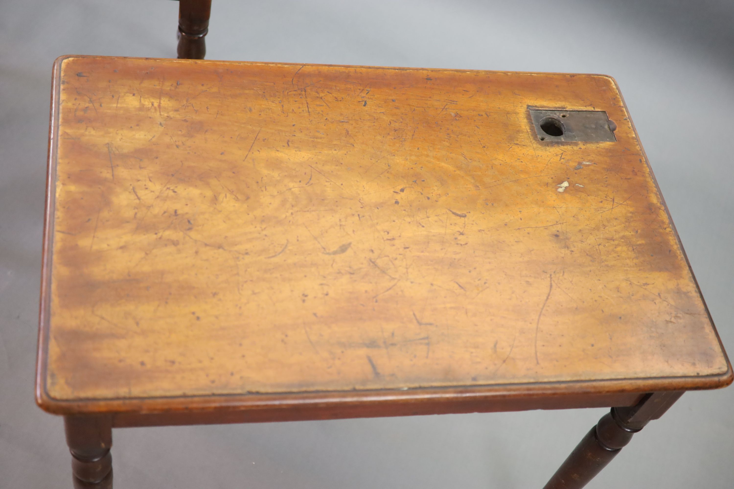 A pair of Victorian mahogany writing tables, W.92cm D.60cm H.76cm